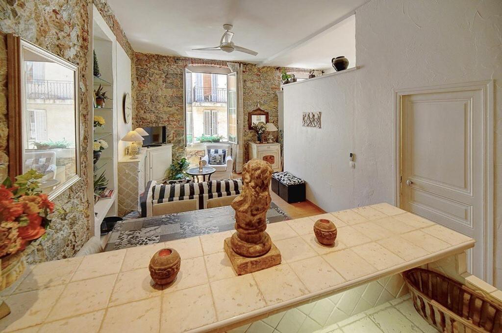 A2b159 - Atypique Au Suquet Avec 2 Chambres!!